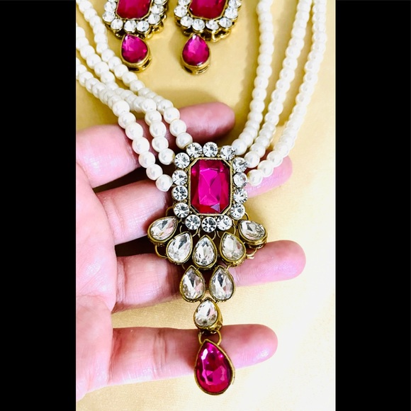 Pink necklace set